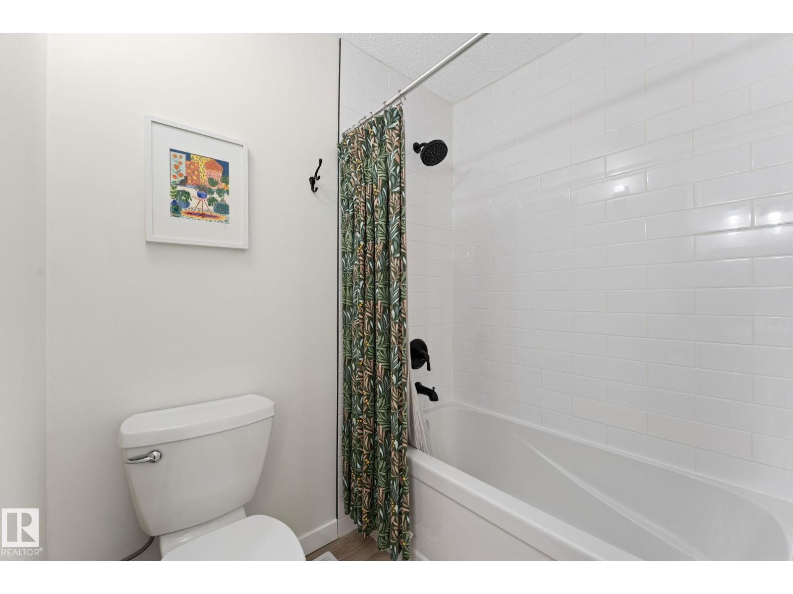 354 VILLAGE DR — photo 28