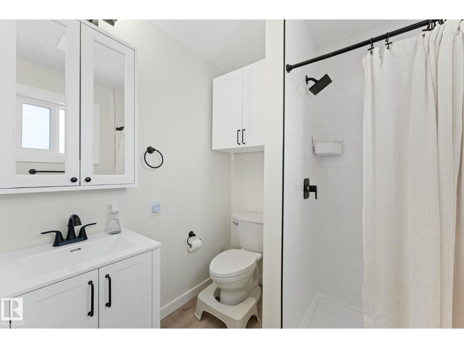 354 VILLAGE DR — photo 34