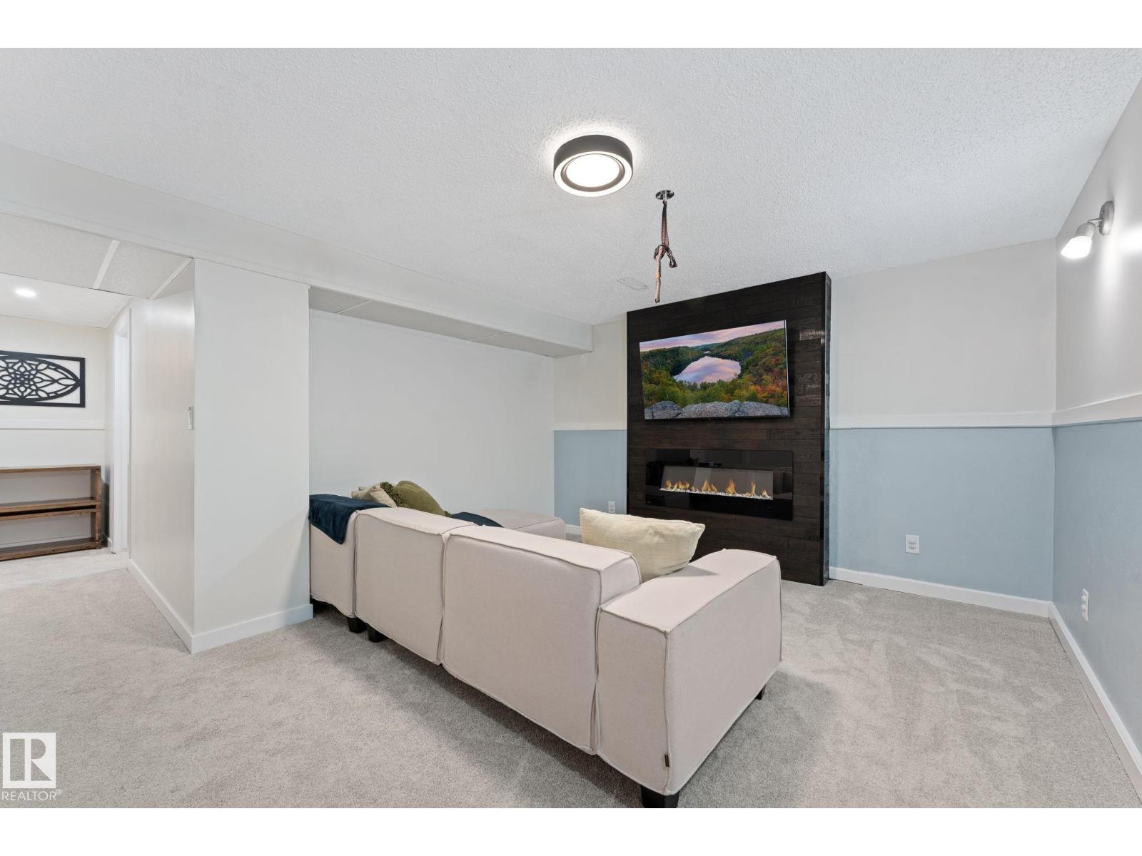 354 VILLAGE DR — photo 36
