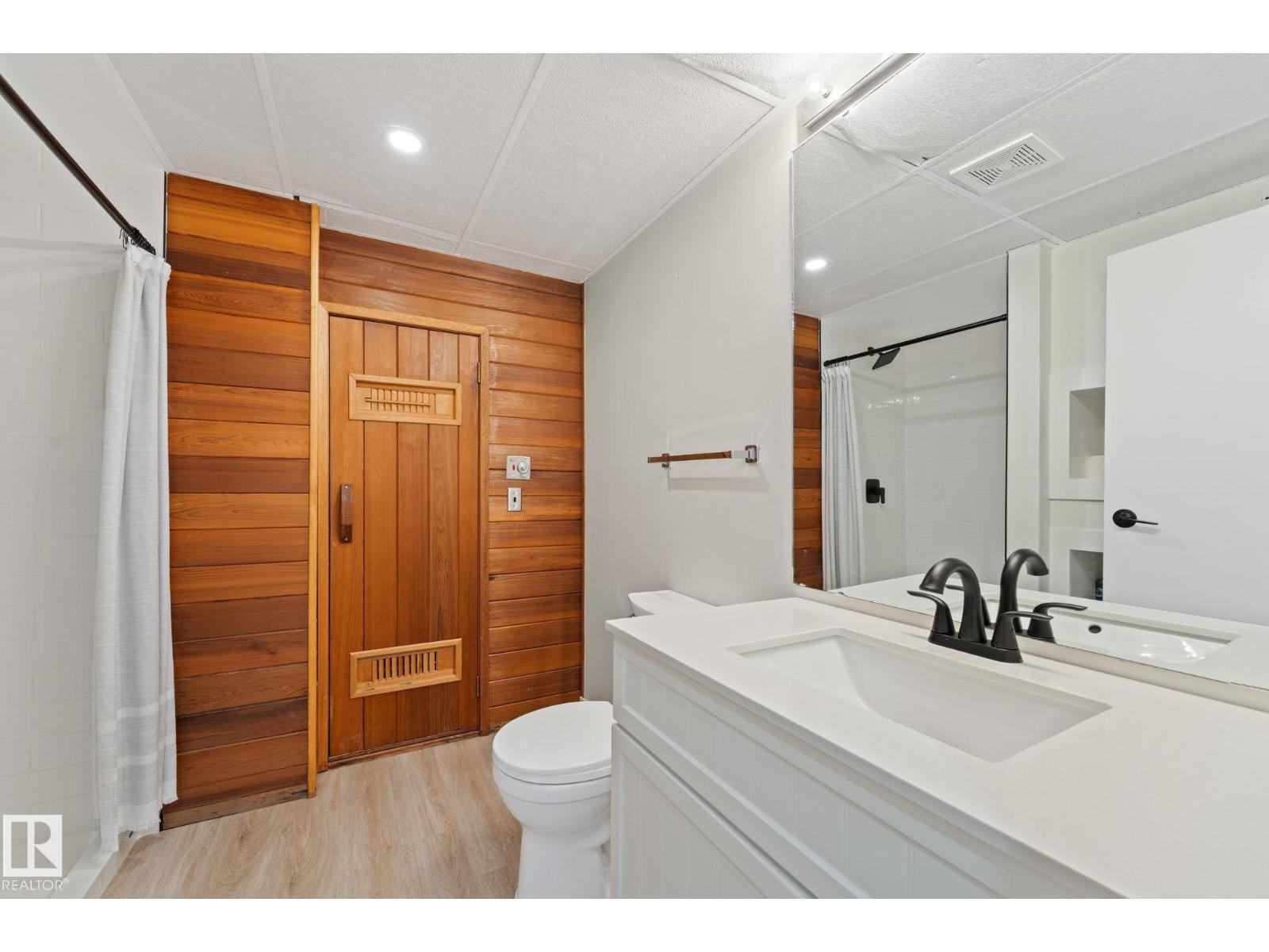 354 VILLAGE DR — photo 41