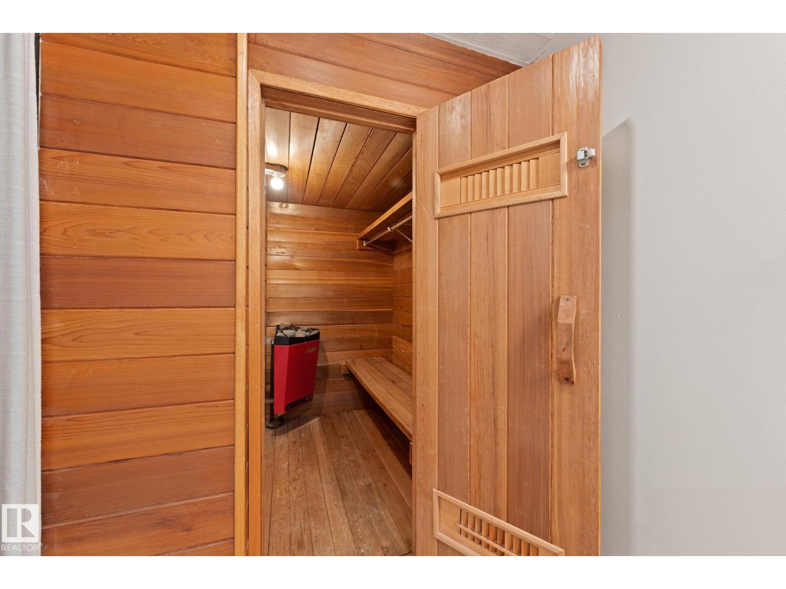 354 VILLAGE DR — photo 42