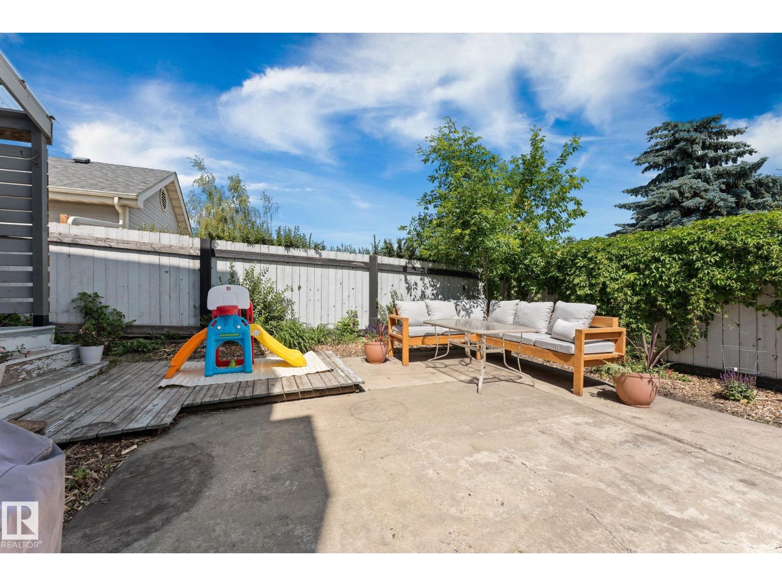 354 VILLAGE DR — photo 51