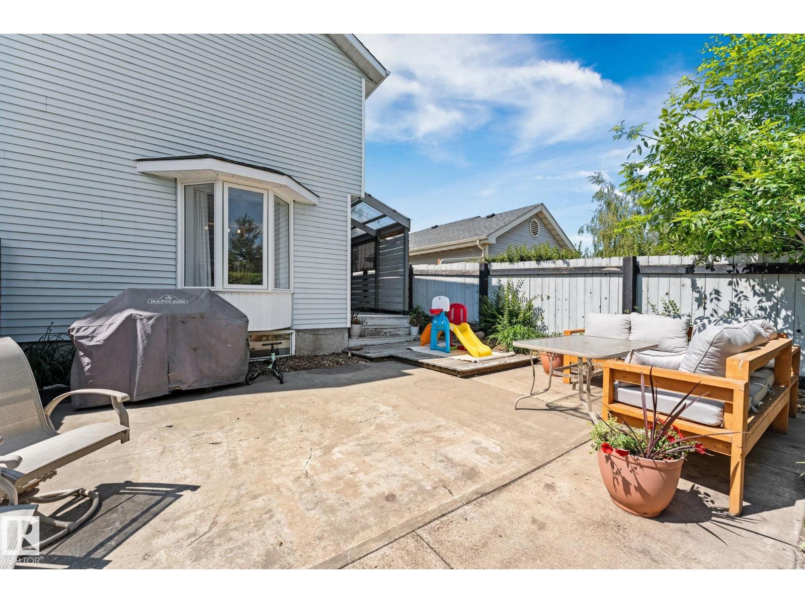 354 VILLAGE DR — photo 52