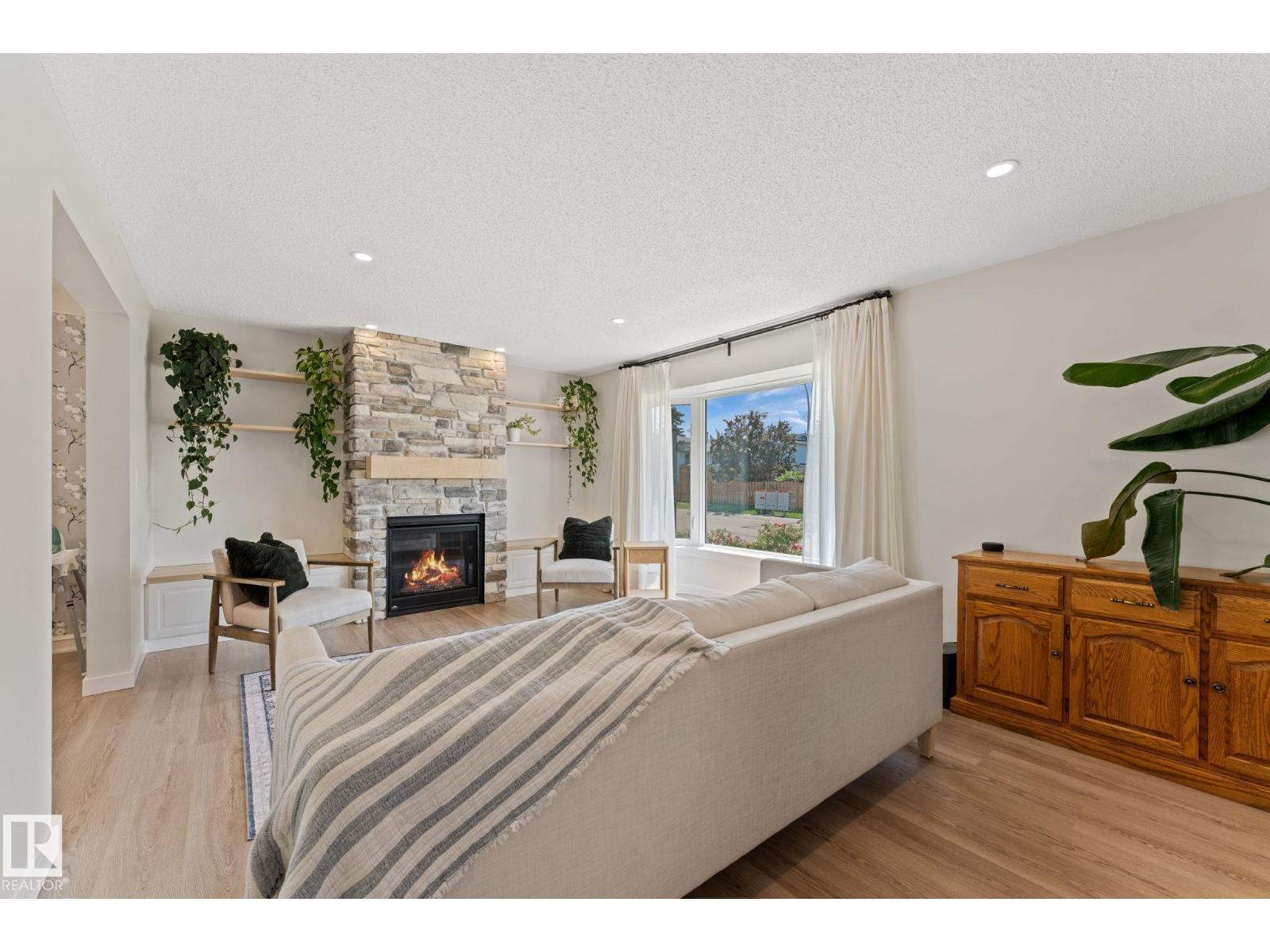 354 VILLAGE DR — photo 8