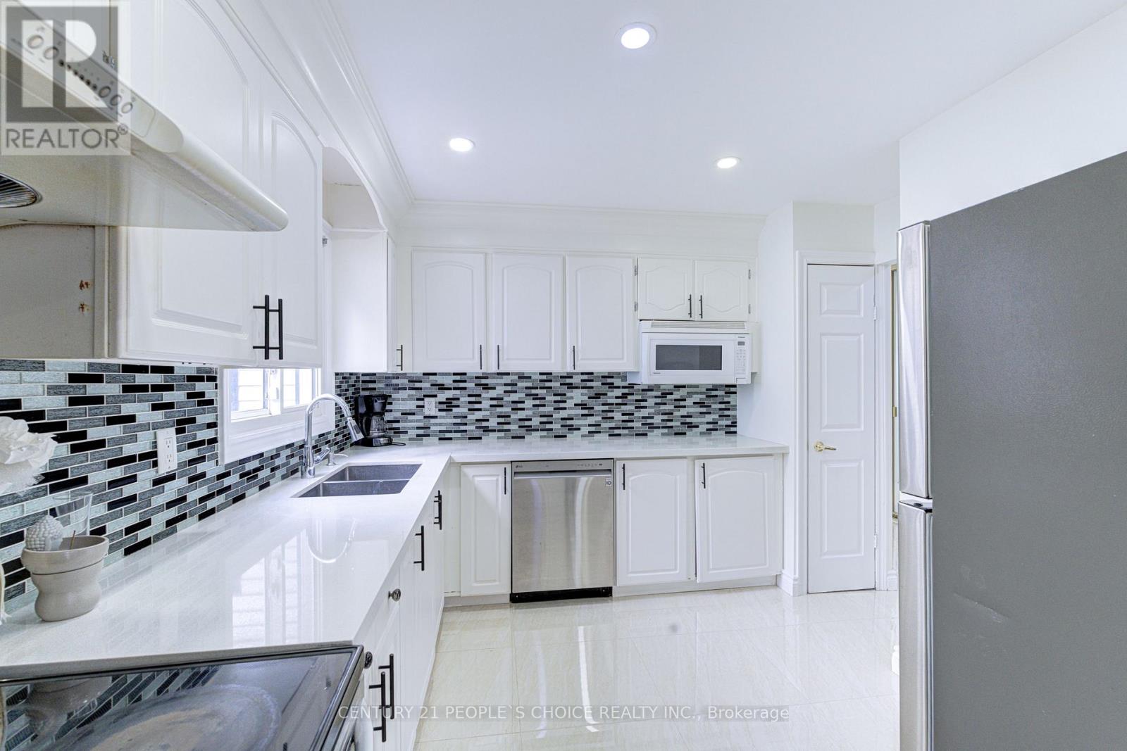27 REYNIER DRIVE - 22