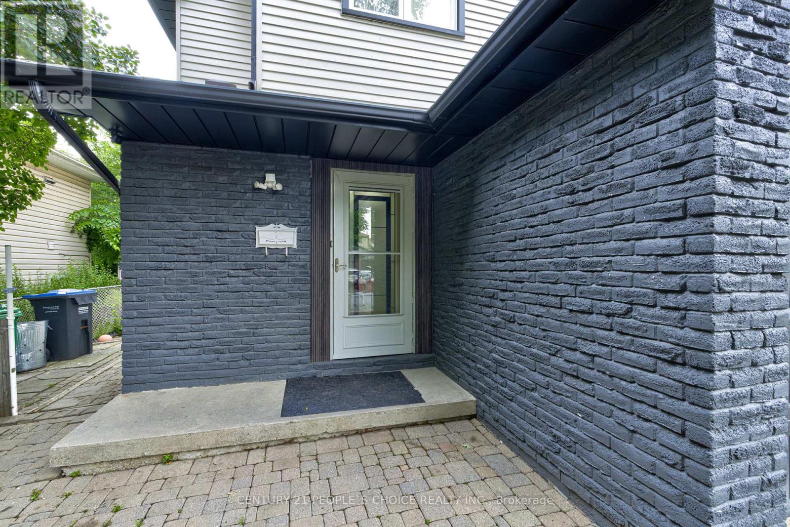 27 REYNIER DRIVE - 16