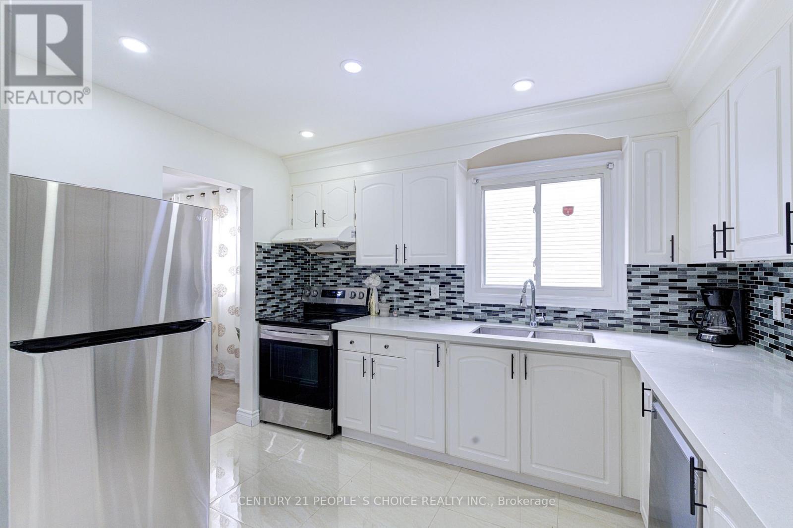 27 REYNIER DRIVE - 23