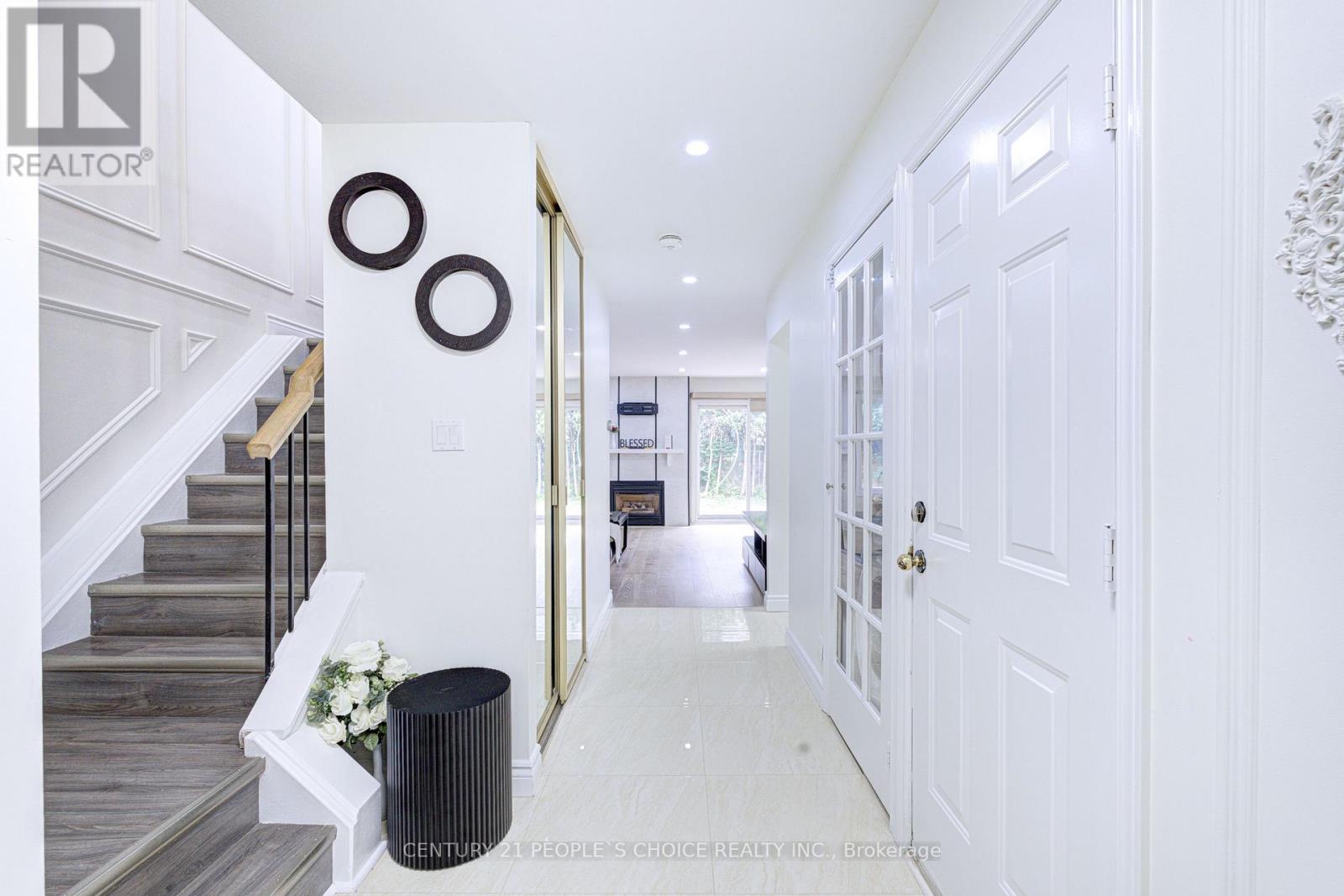 27 REYNIER DRIVE - 20