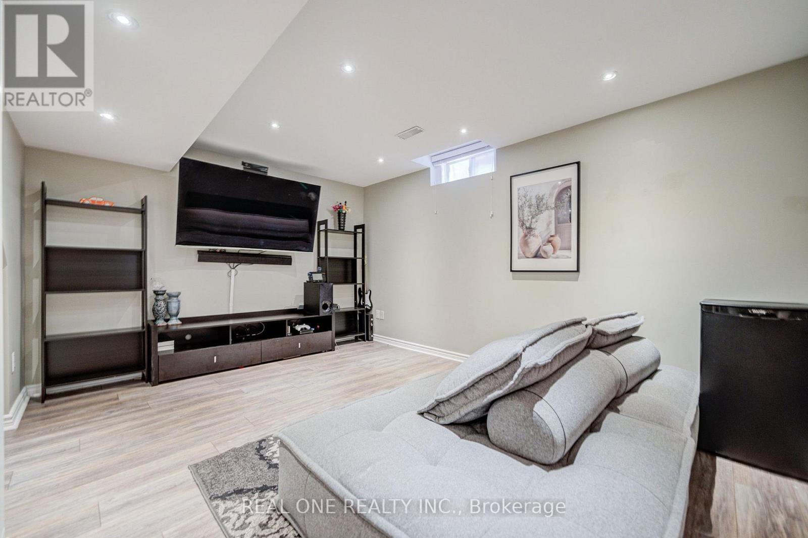 2463 PARKGLEN AVENUE - 36