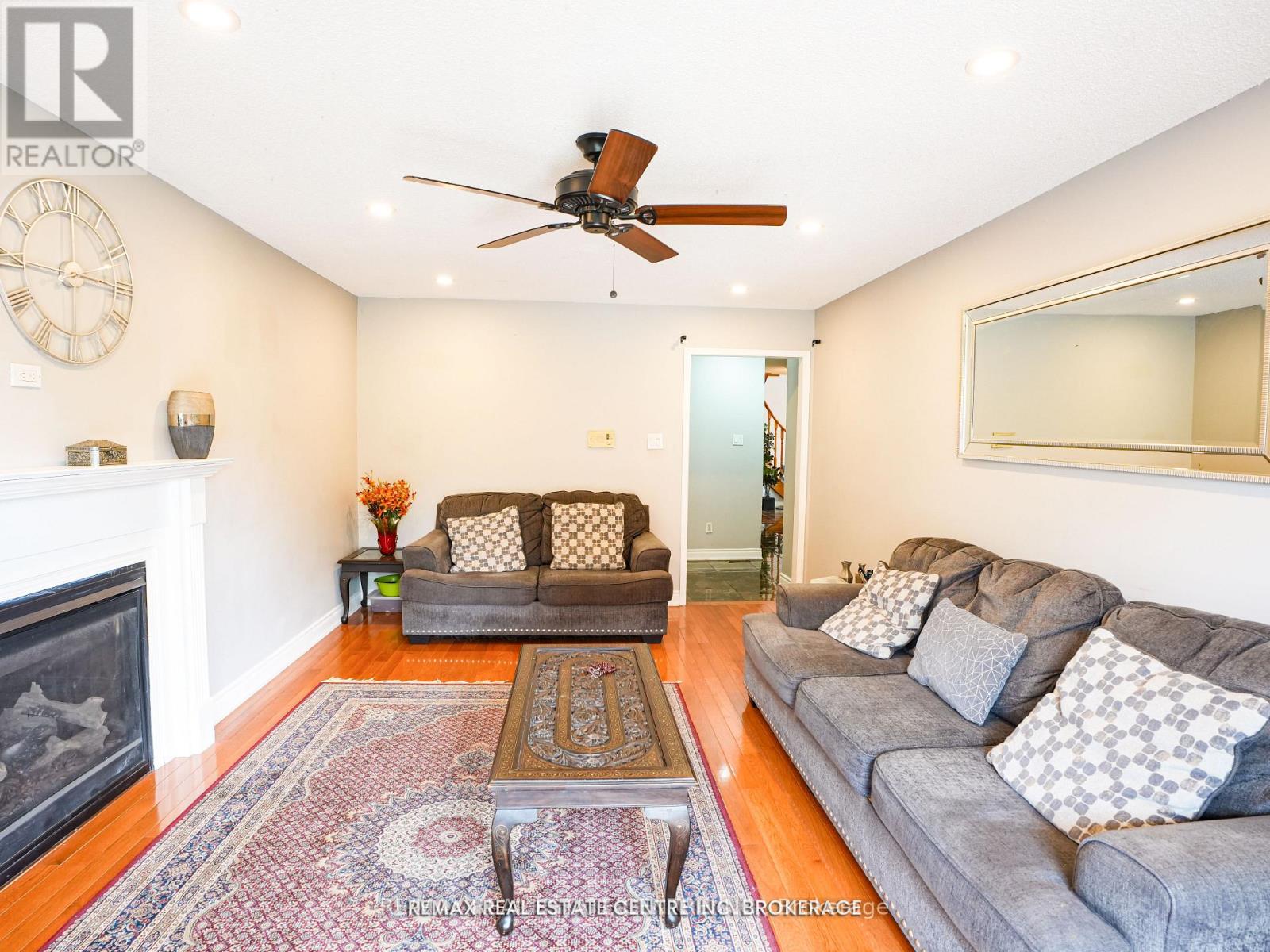 4449 IDLEWILDE CRESCENT - 21