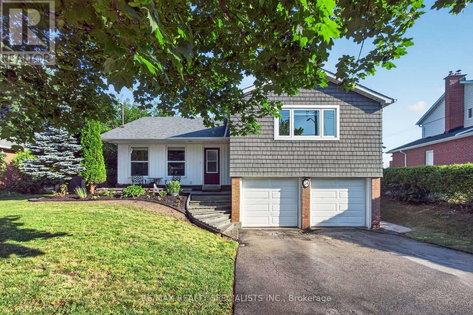 24 REGAN CRESCENT - 1