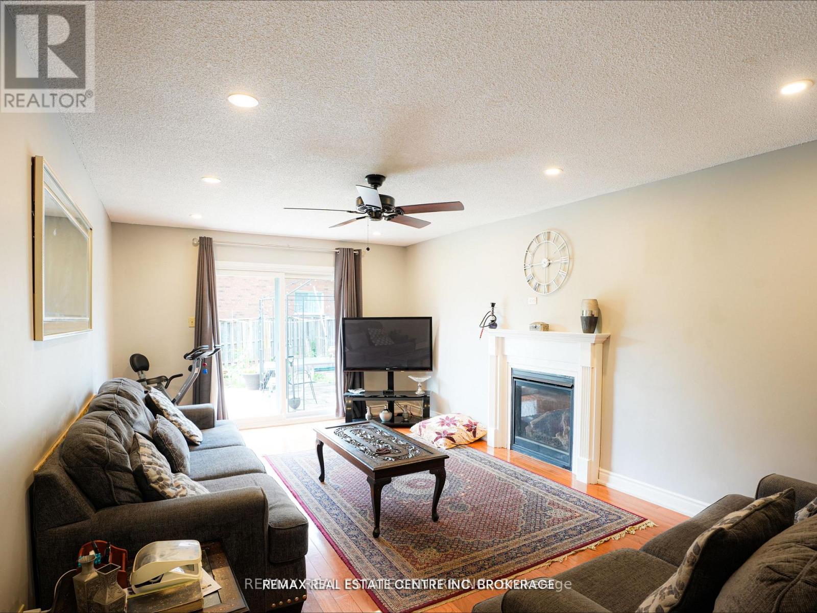 4449 IDLEWILDE CRESCENT - 19