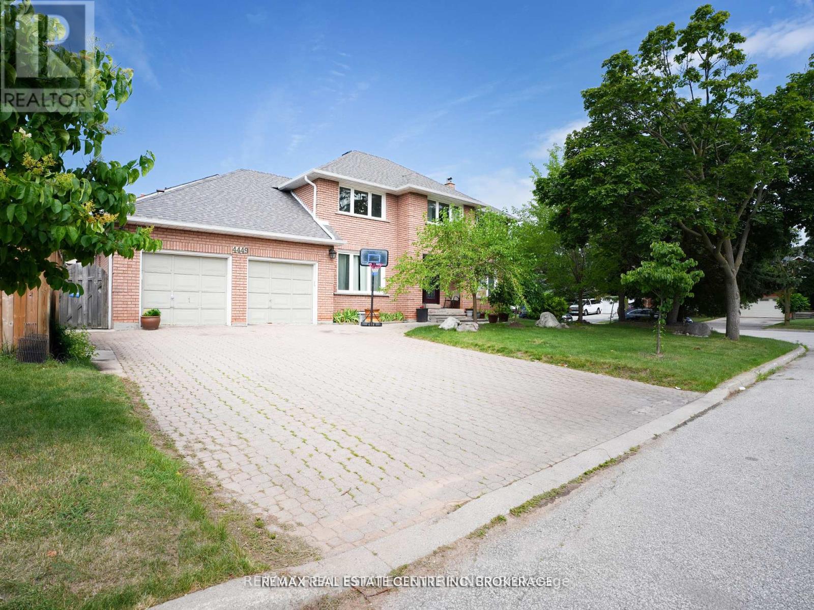 4449 IDLEWILDE CRESCENT - 2