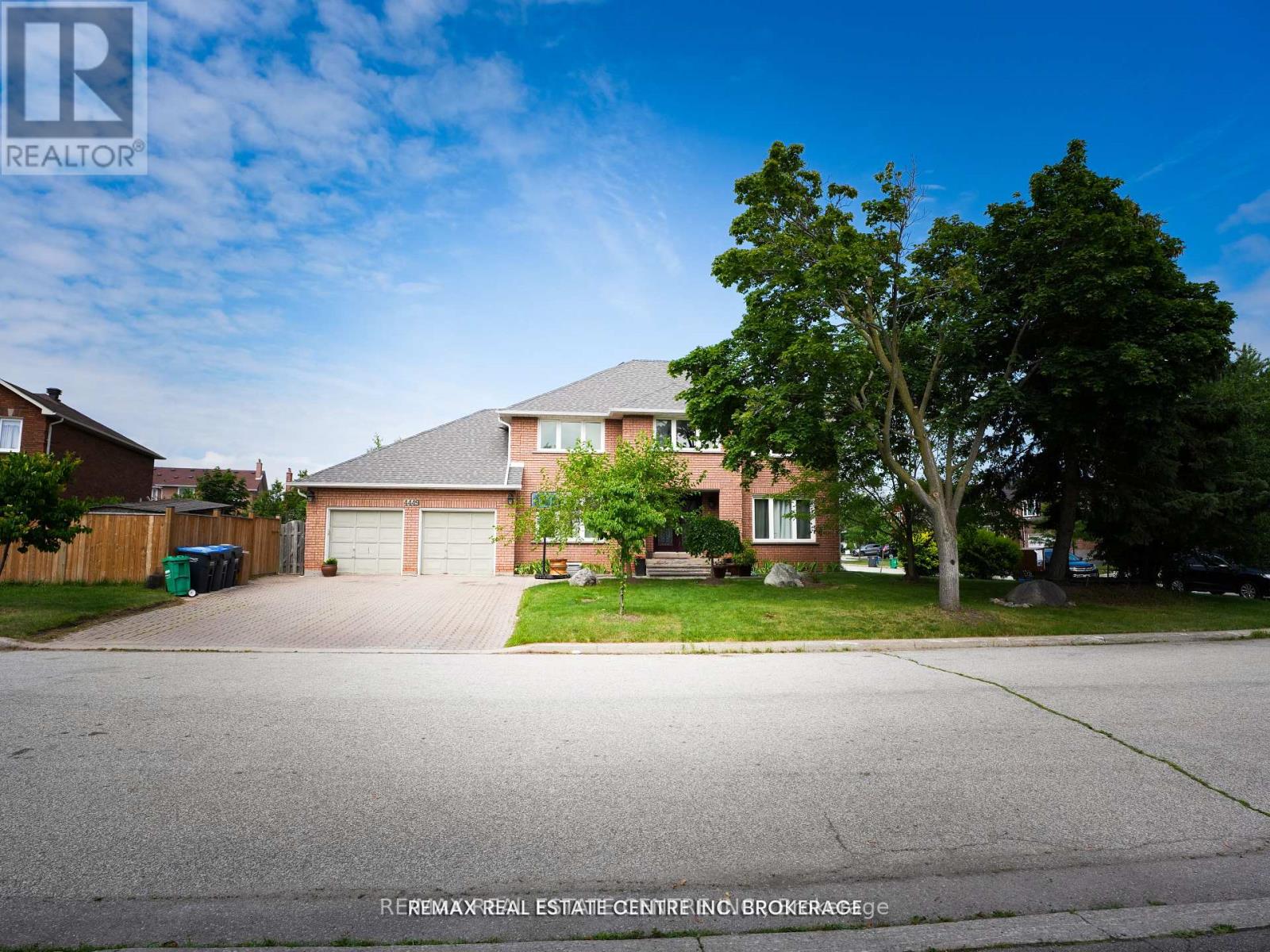 4449 IDLEWILDE CRESCENT - 1