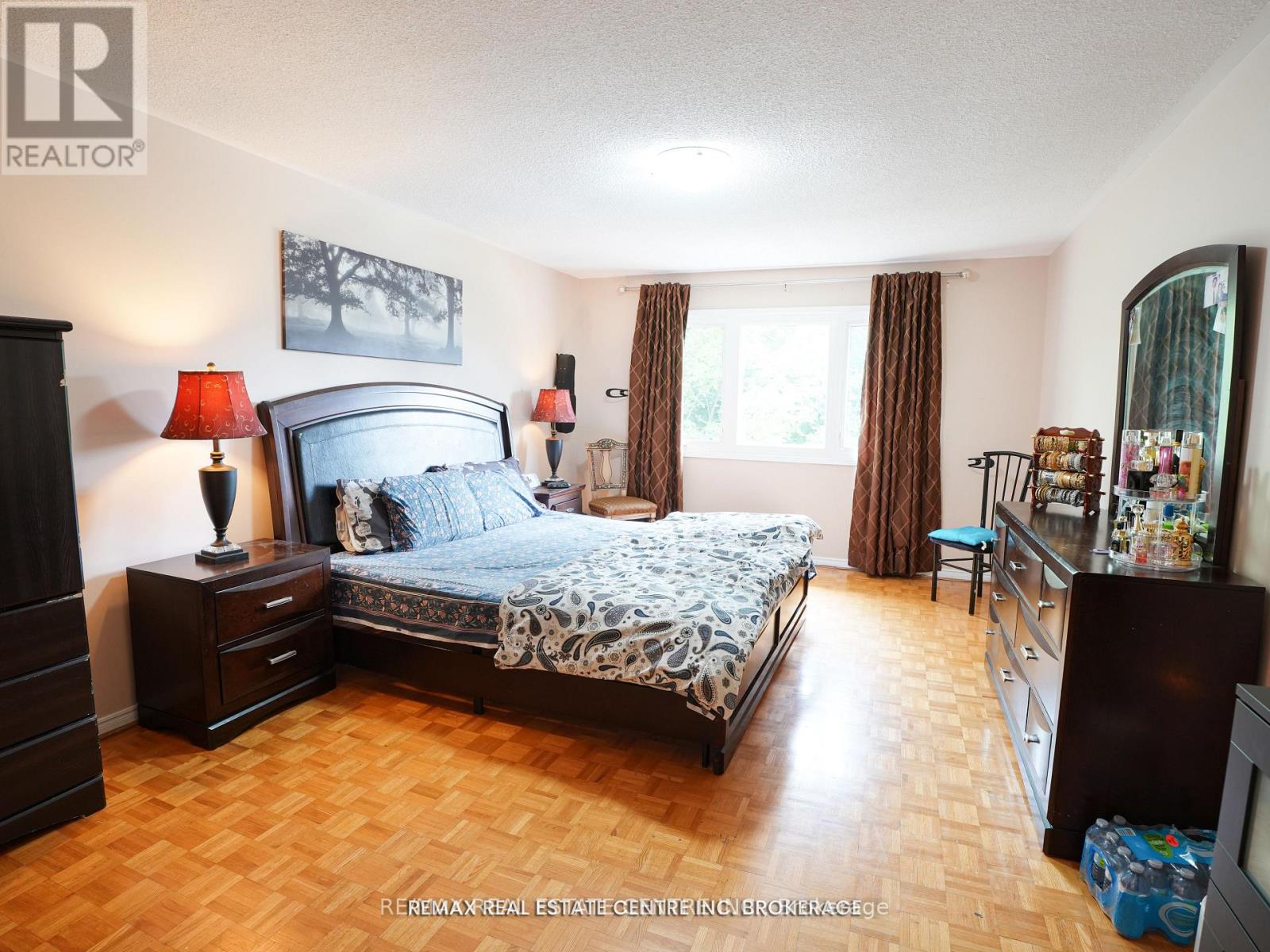 4449 IDLEWILDE CRESCENT - 34
