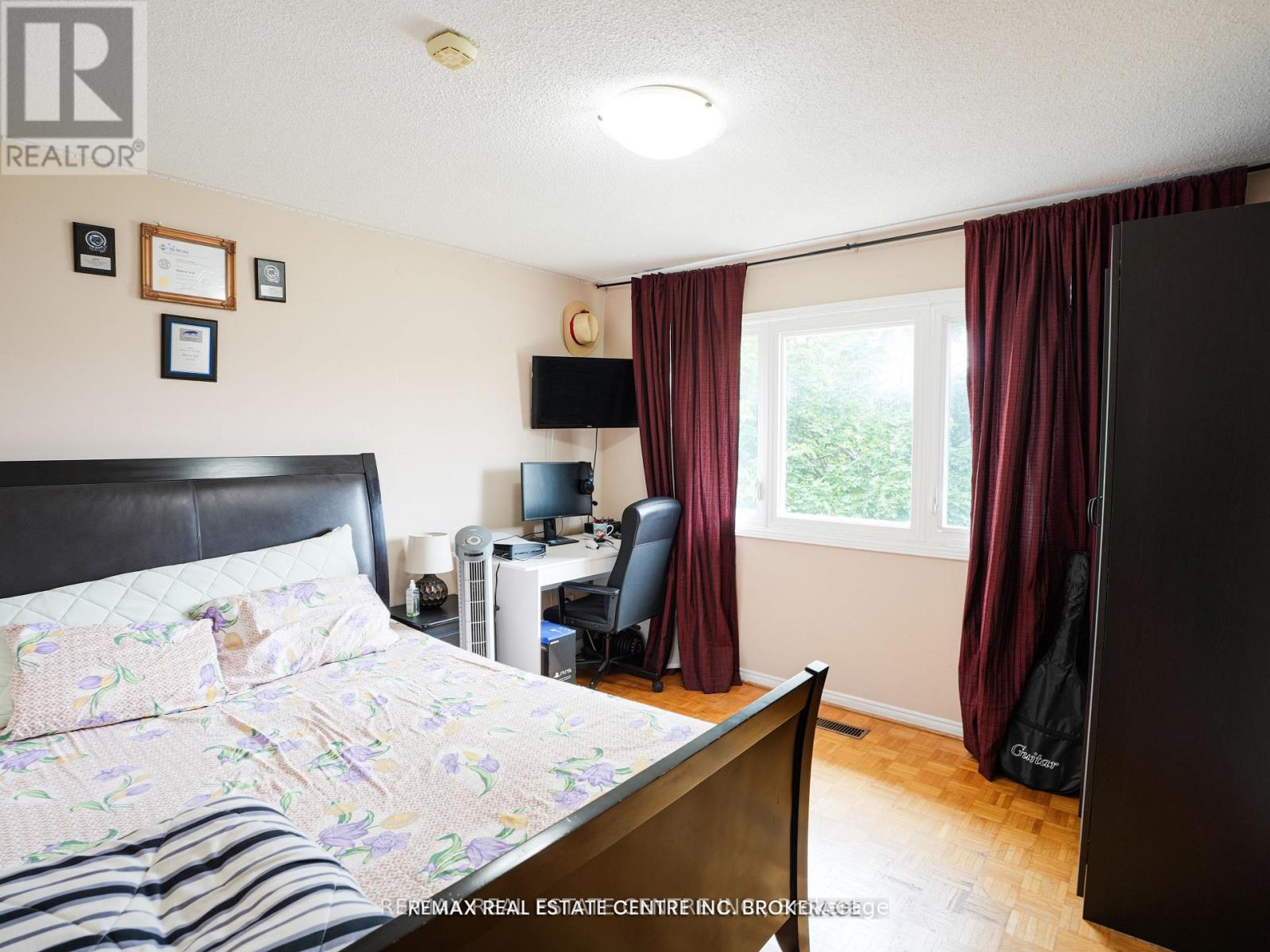 4449 IDLEWILDE CRESCENT - 29