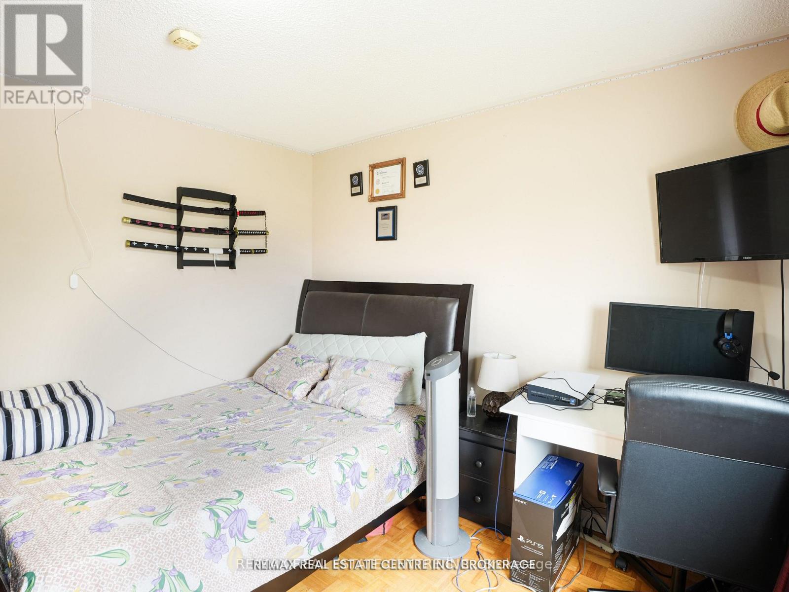 4449 IDLEWILDE CRESCENT - 30