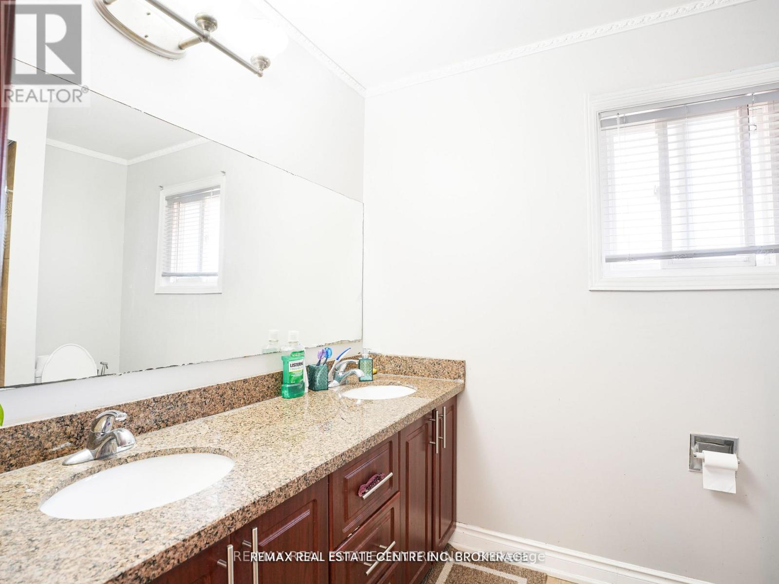 4449 IDLEWILDE CRESCENT - 33