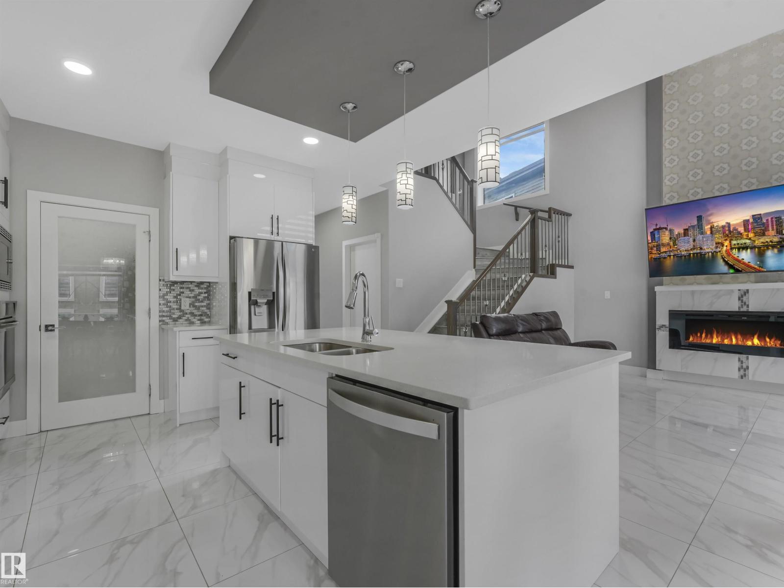 2412 14 AV NW - 15