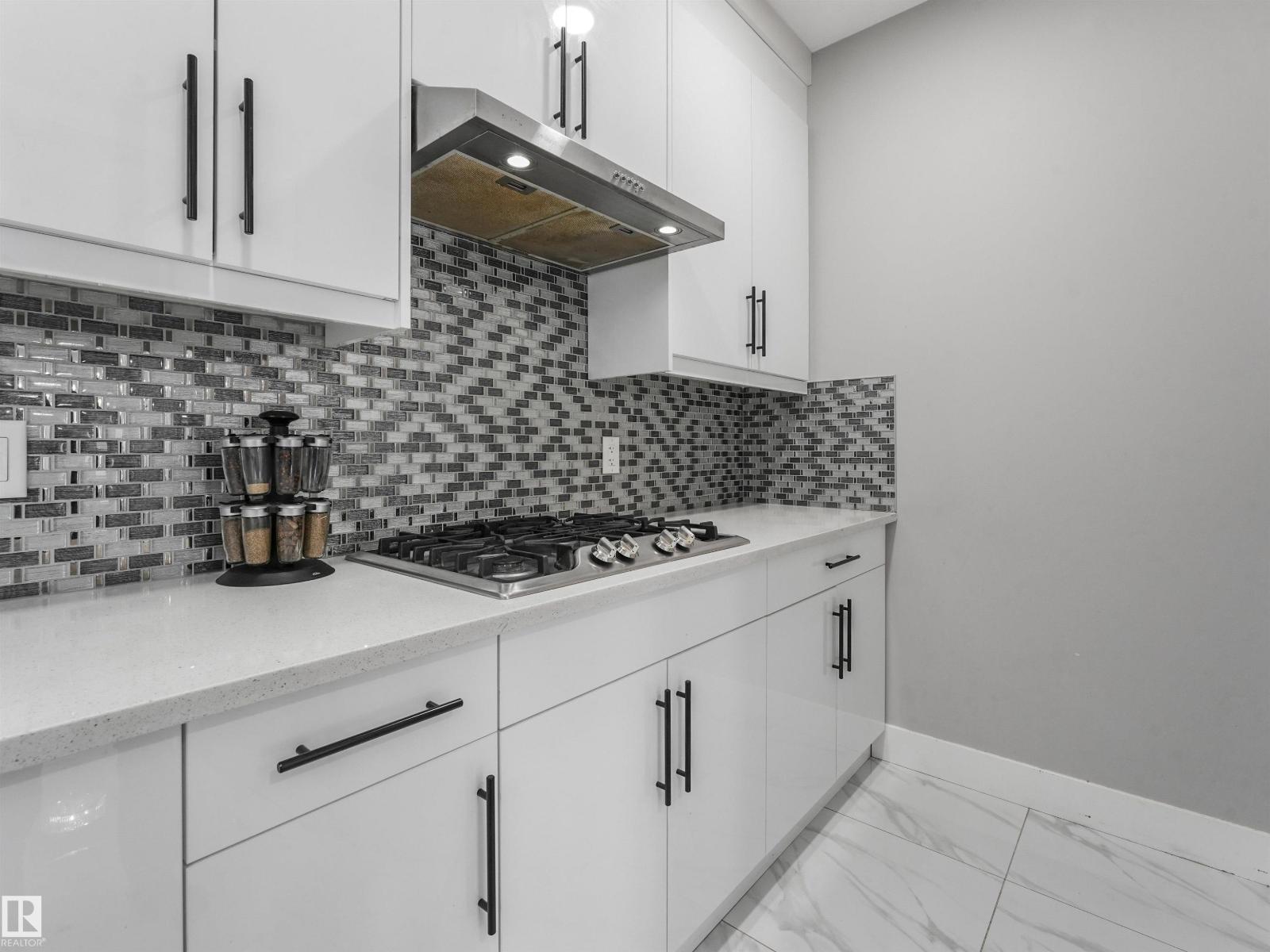 2412 14 AV NW - 18