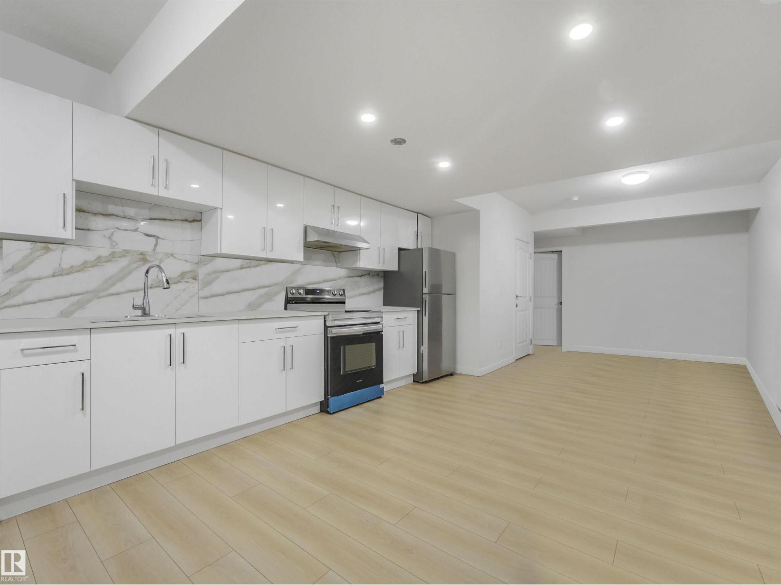 2412 14 AV NW - 43