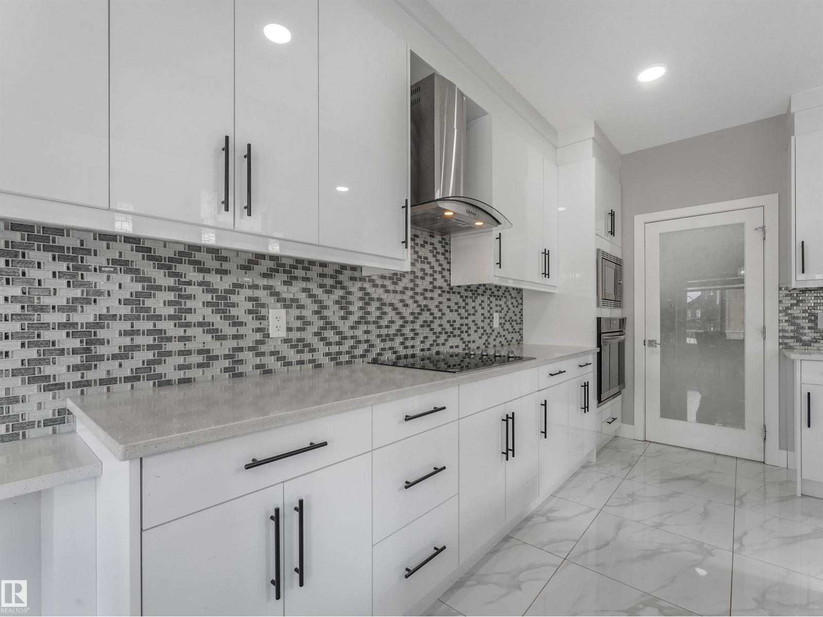 2412 14 AV NW - 17