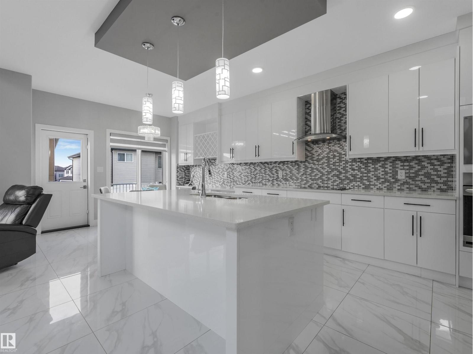 2412 14 AV NW - 20