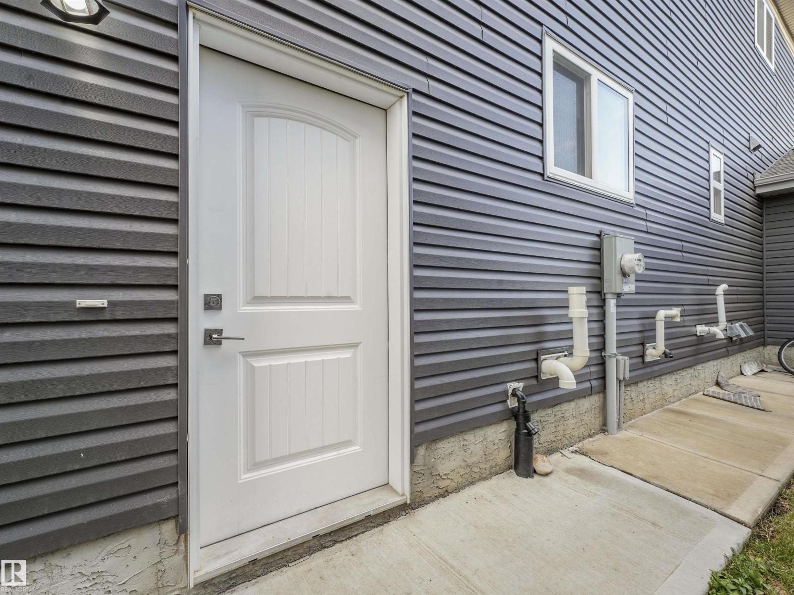 2412 14 AV NW - 52
