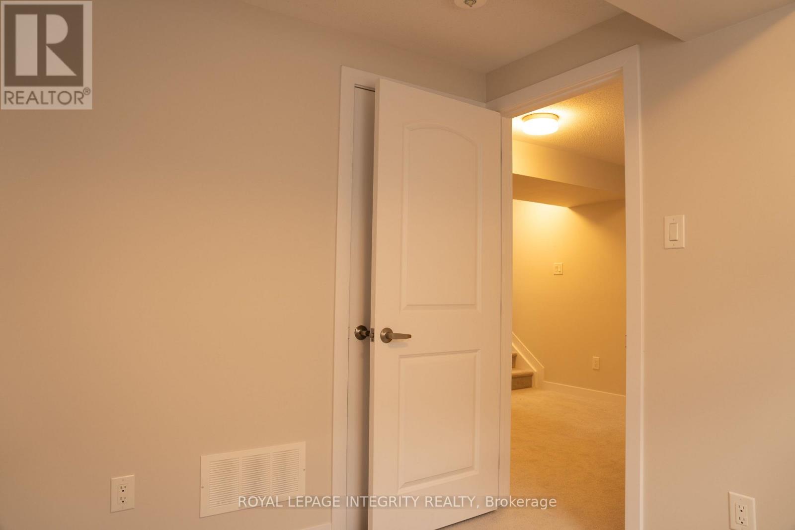 735 HAFLINGER ROW, Ottawa. Luxury613. By Peter Sagos - Image 19