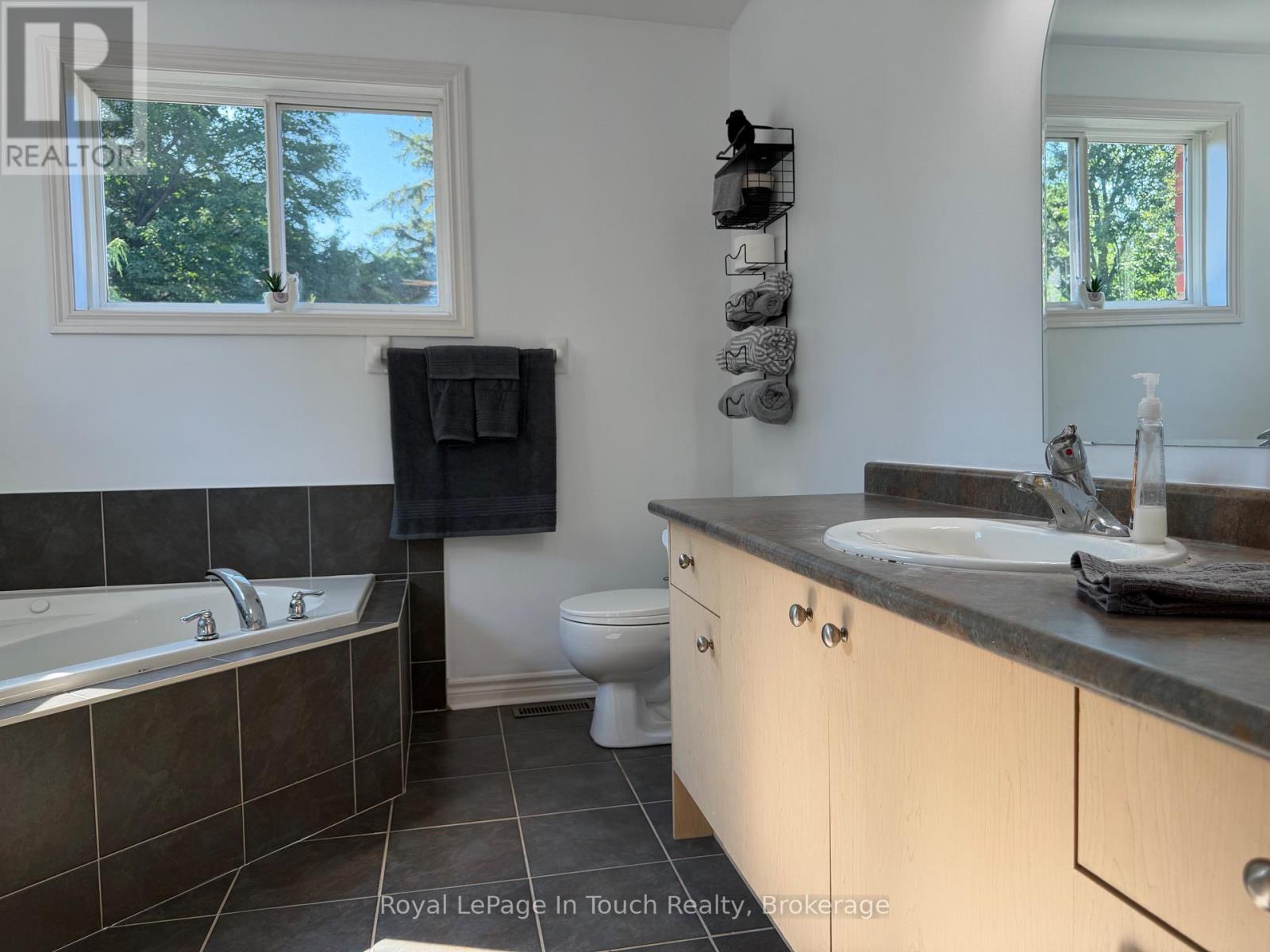 384 KELLER DRIVE - Image 16