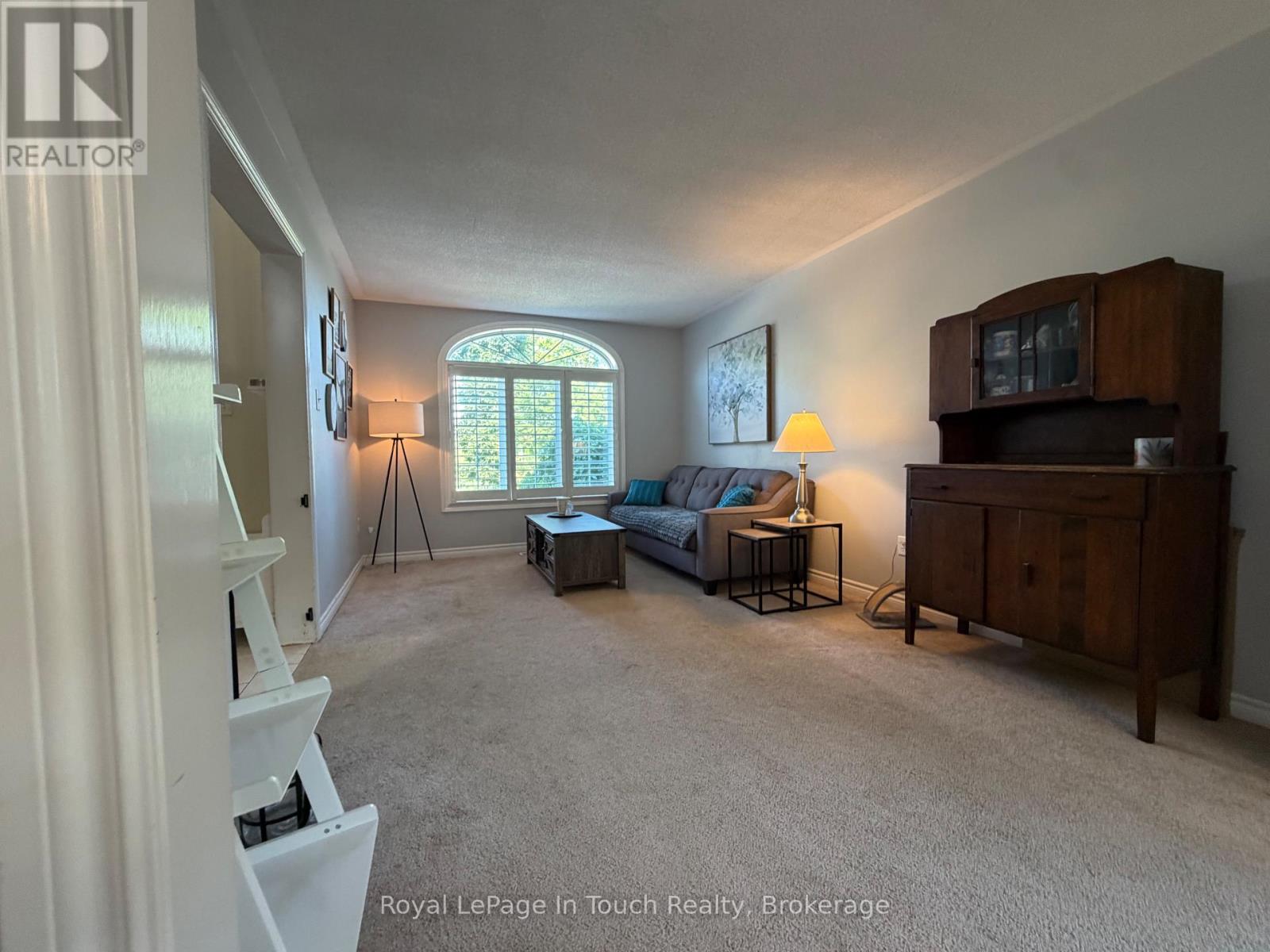 384 KELLER DRIVE - Image 3