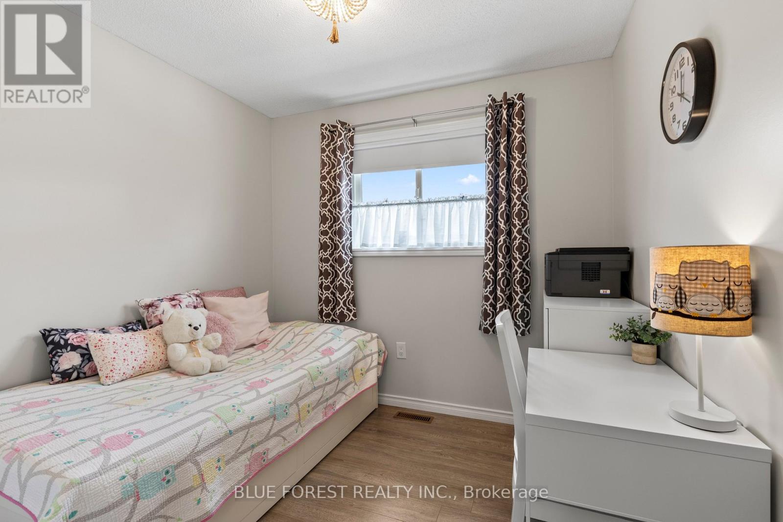 275 PORTSMOUTH CRESCENT E - 17