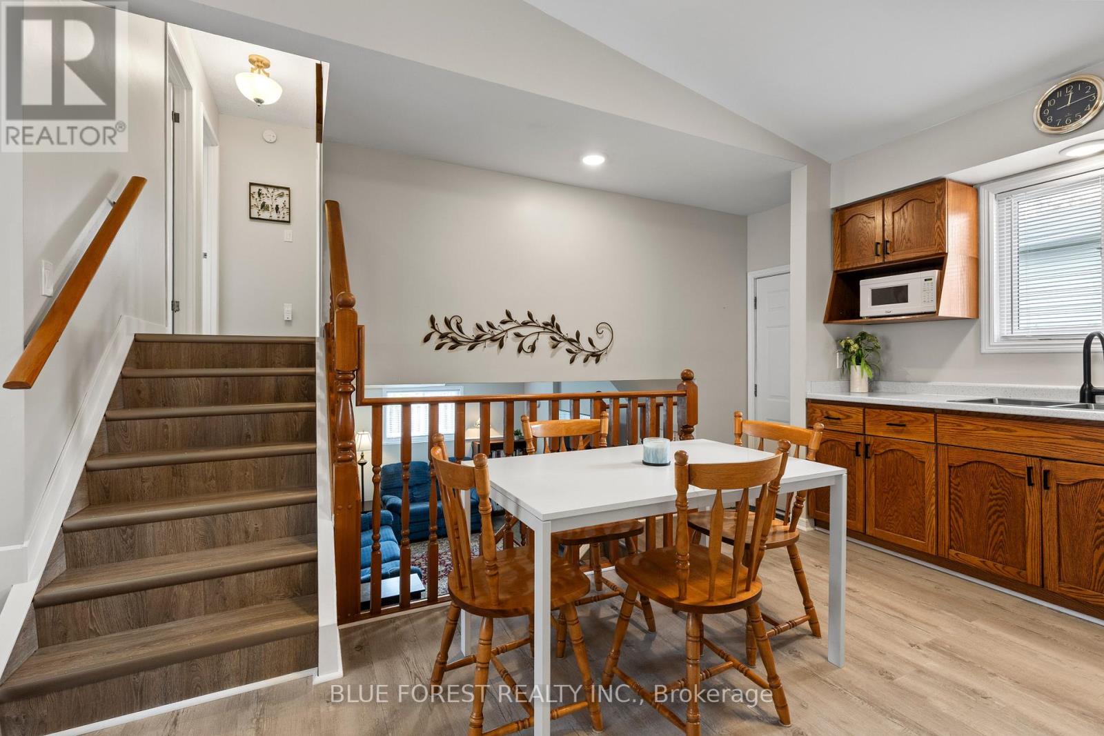 275 PORTSMOUTH CRESCENT E - 10