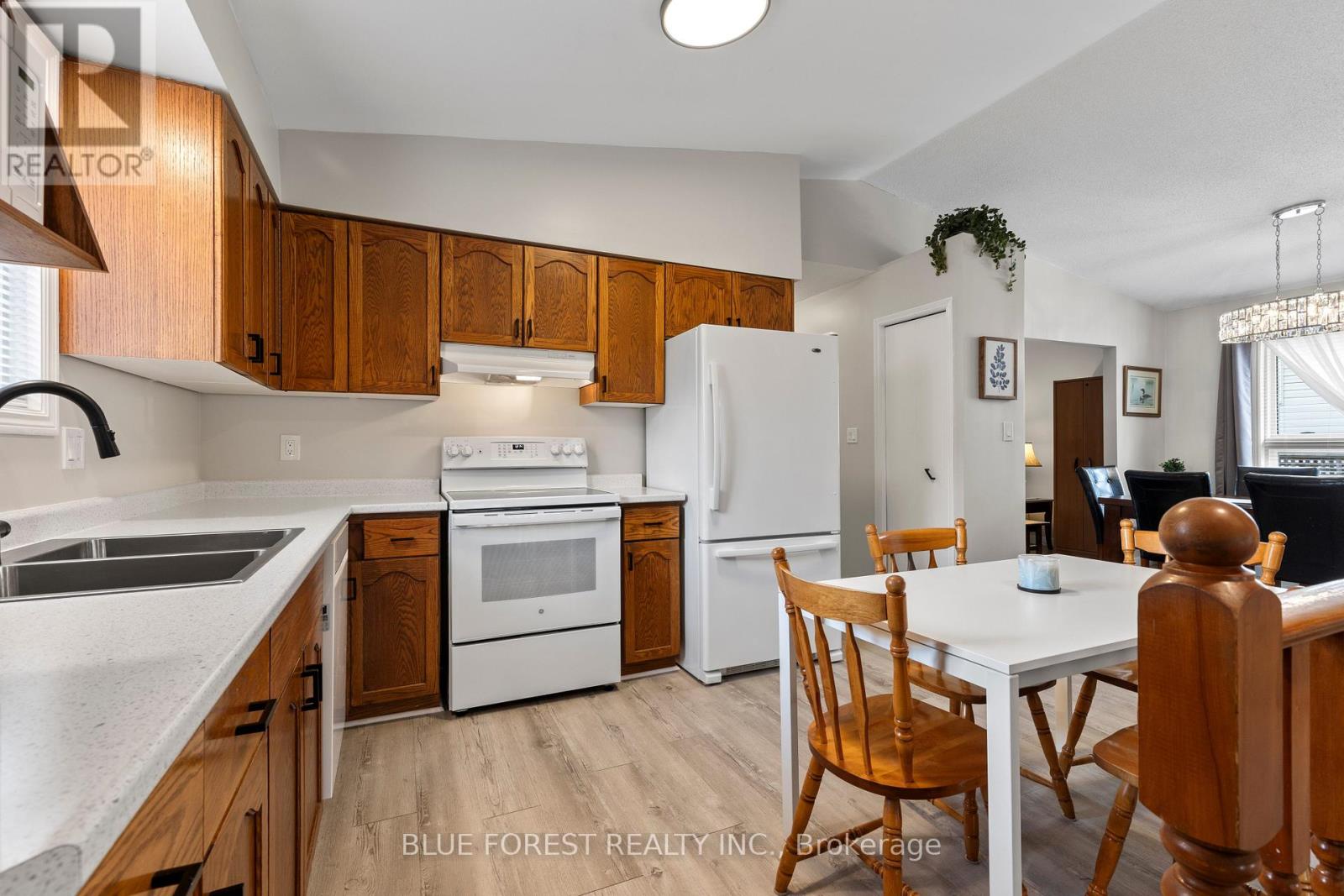 275 PORTSMOUTH CRESCENT E - 13