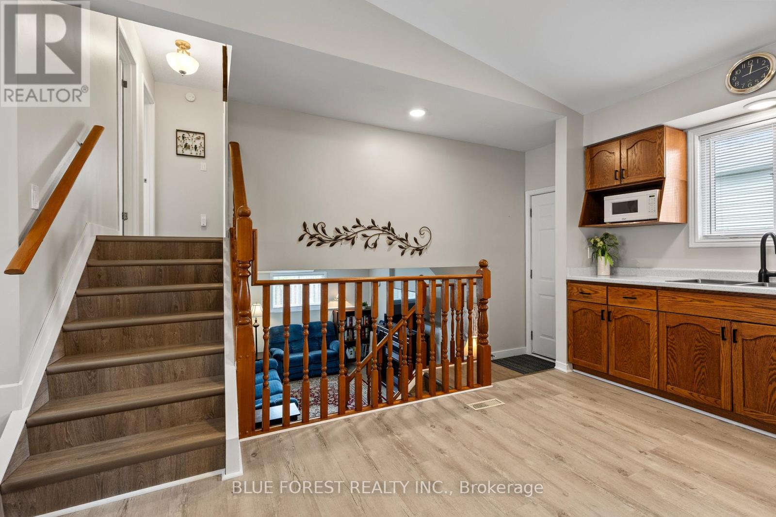 275 PORTSMOUTH CRESCENT E - 11