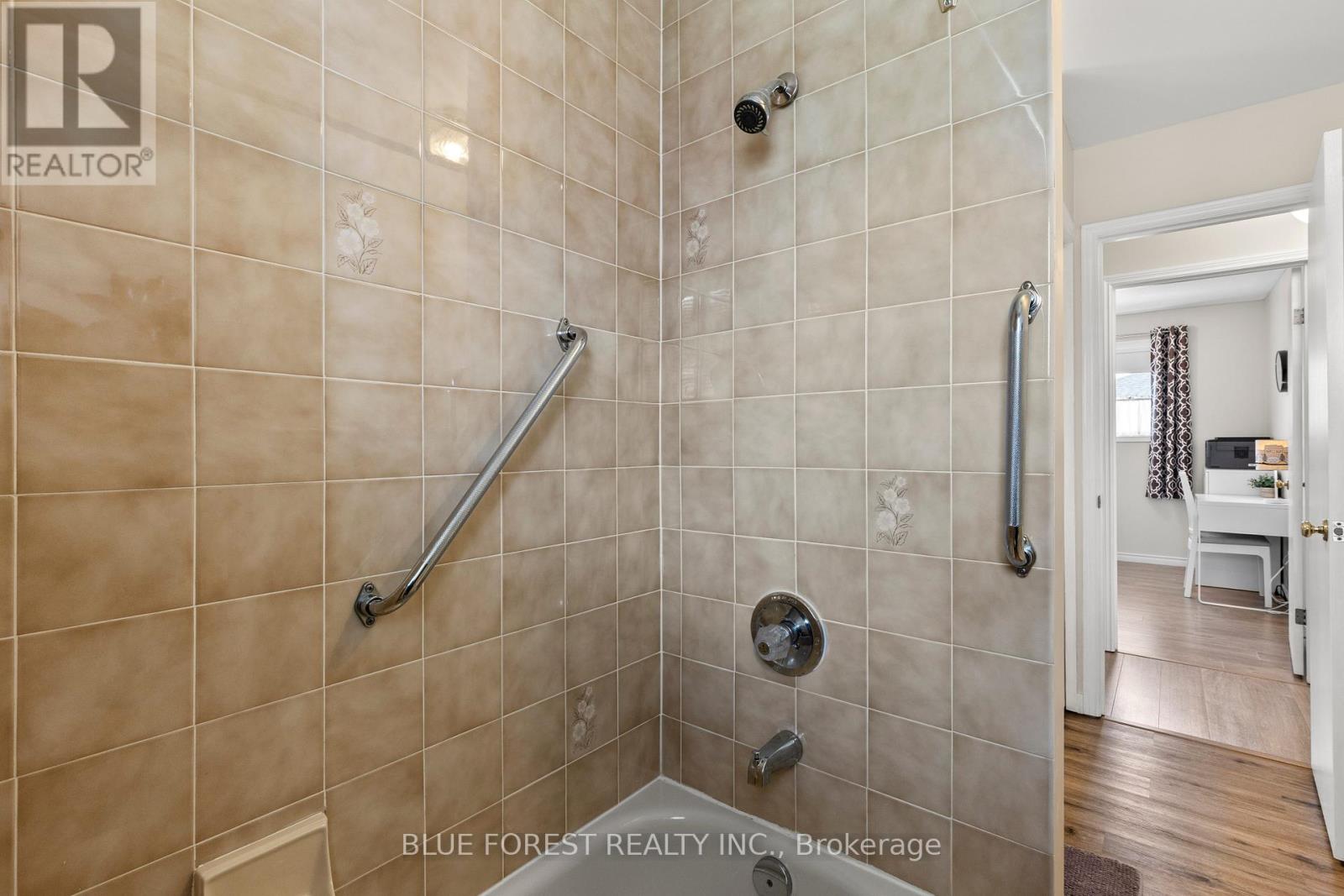 275 PORTSMOUTH CRESCENT E - 20
