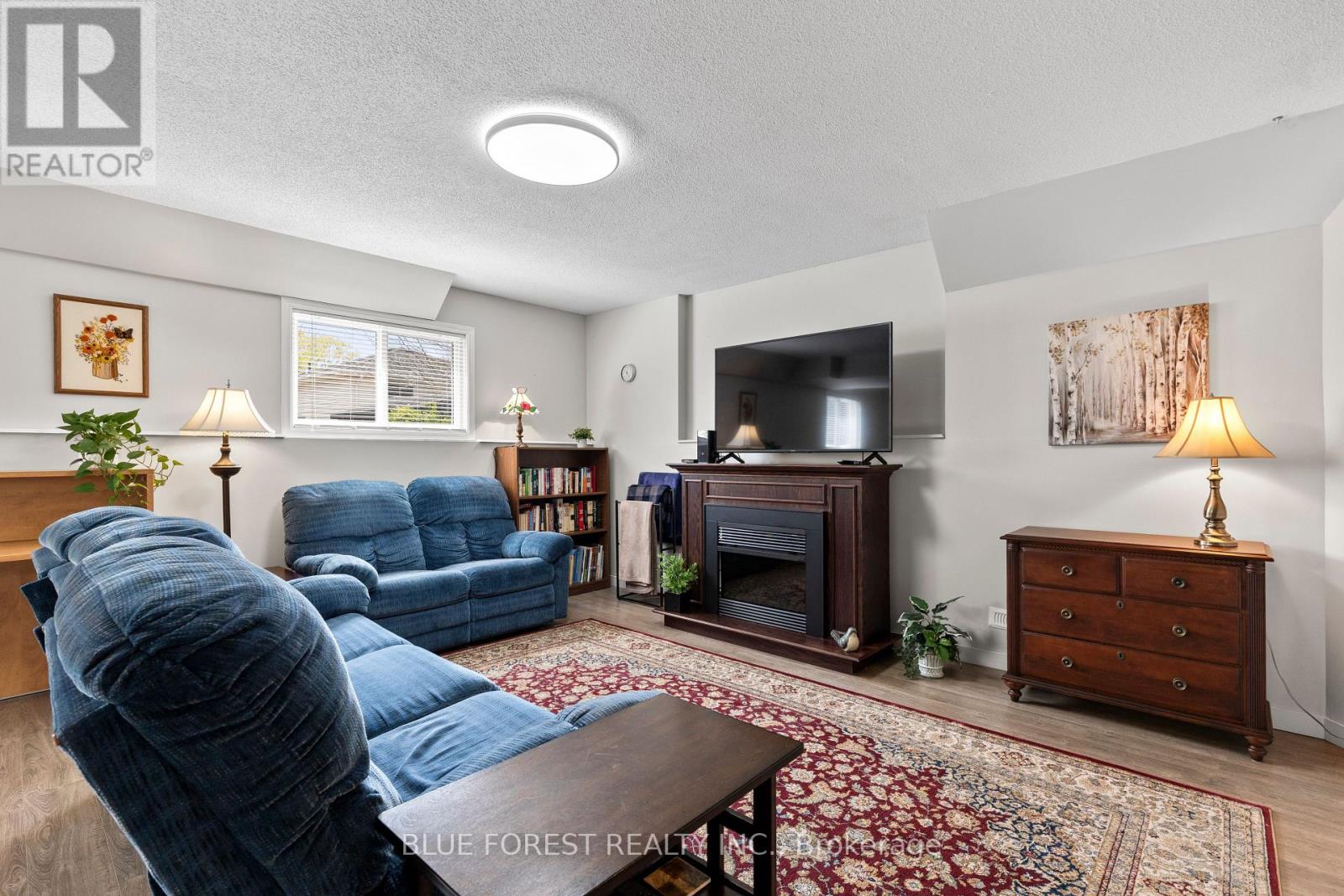 275 PORTSMOUTH CRESCENT E - 22