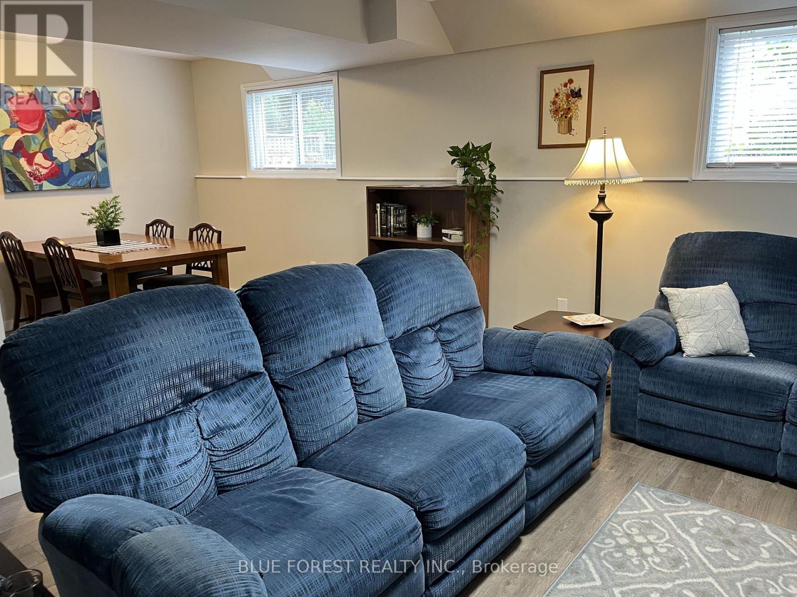 275 PORTSMOUTH CRESCENT E - 23