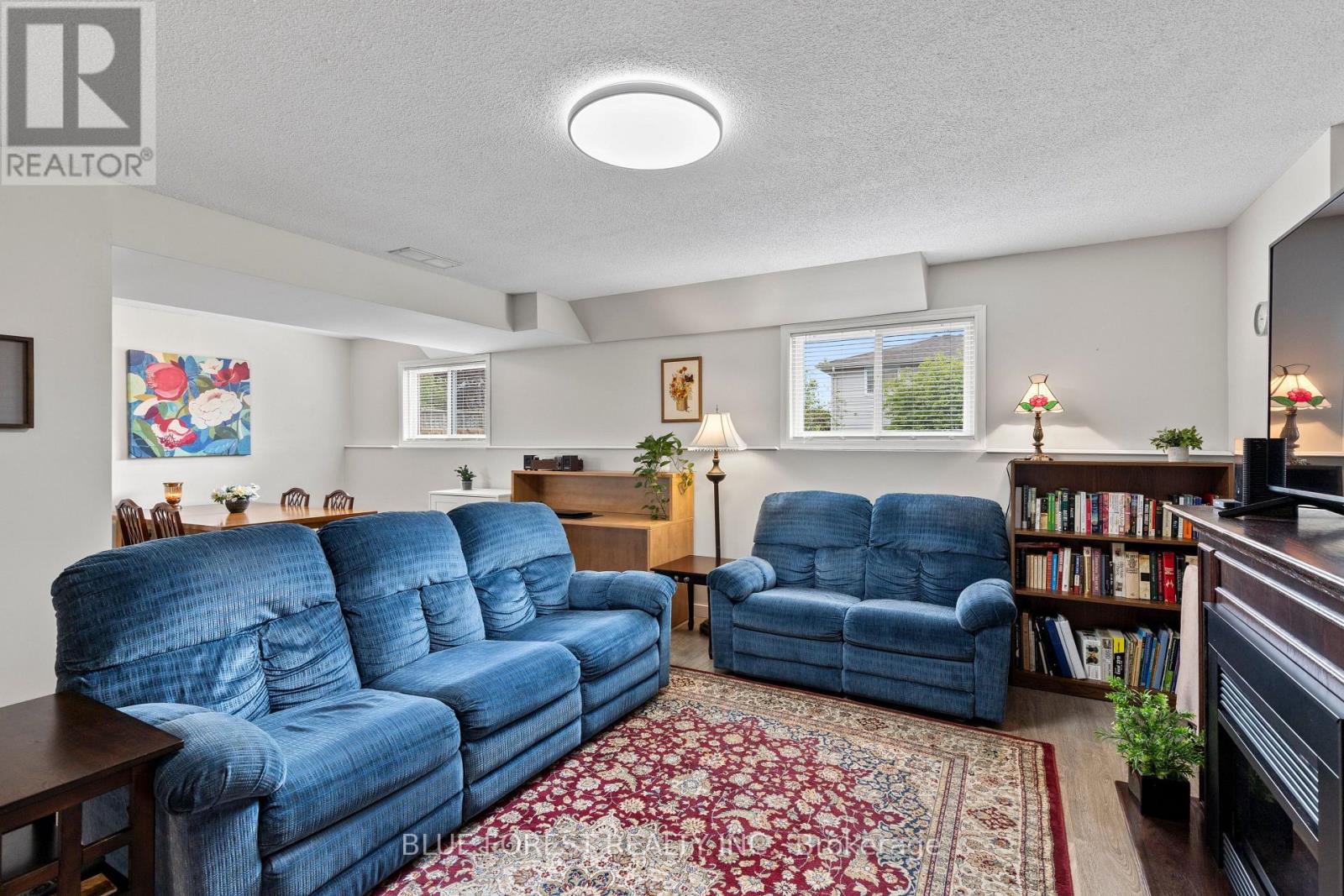 275 PORTSMOUTH CRESCENT E - 25