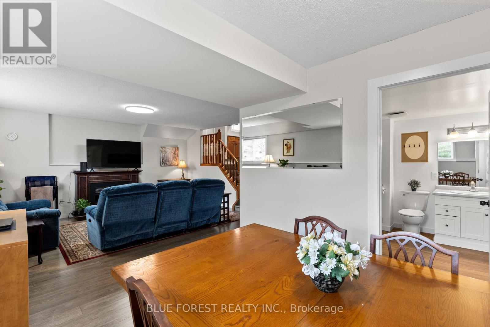 275 PORTSMOUTH CRESCENT E - 28