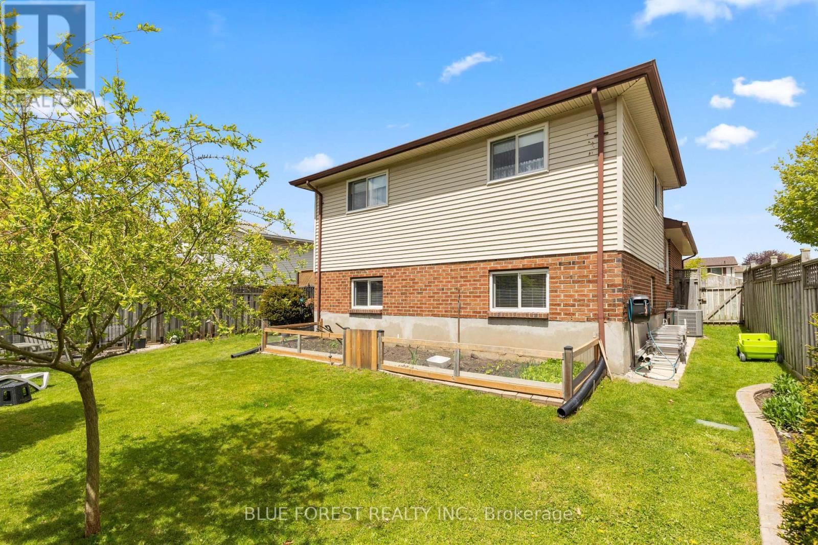 275 PORTSMOUTH CRESCENT E - 42