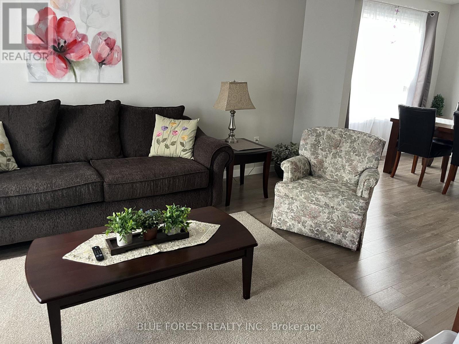 275 PORTSMOUTH CRESCENT E - 5