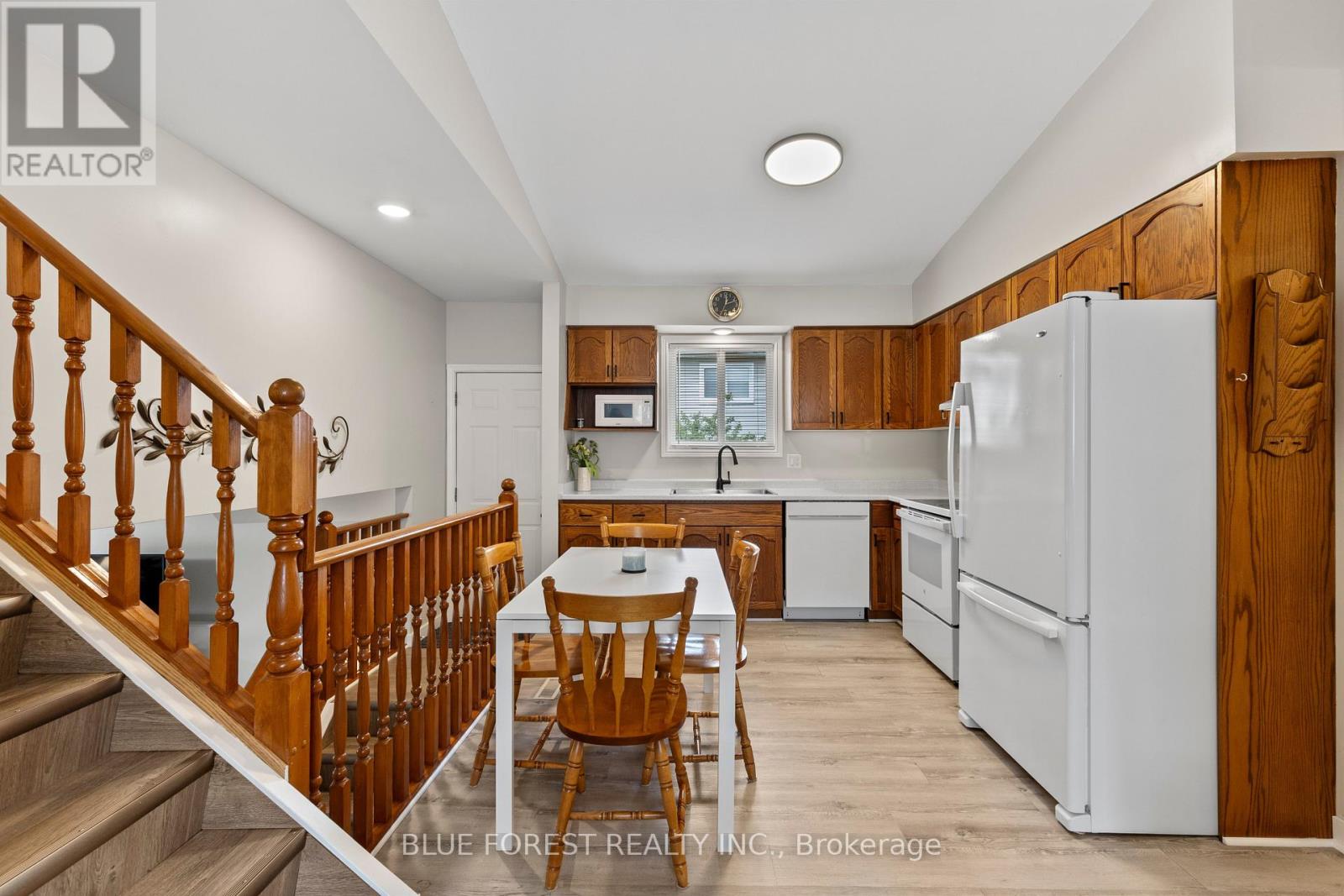 275 PORTSMOUTH CRESCENT E - 9