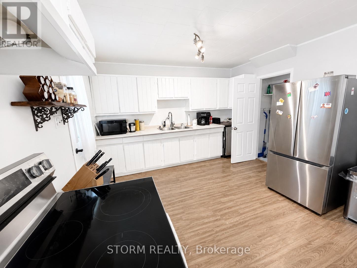 456 4TH STREET W - 12
