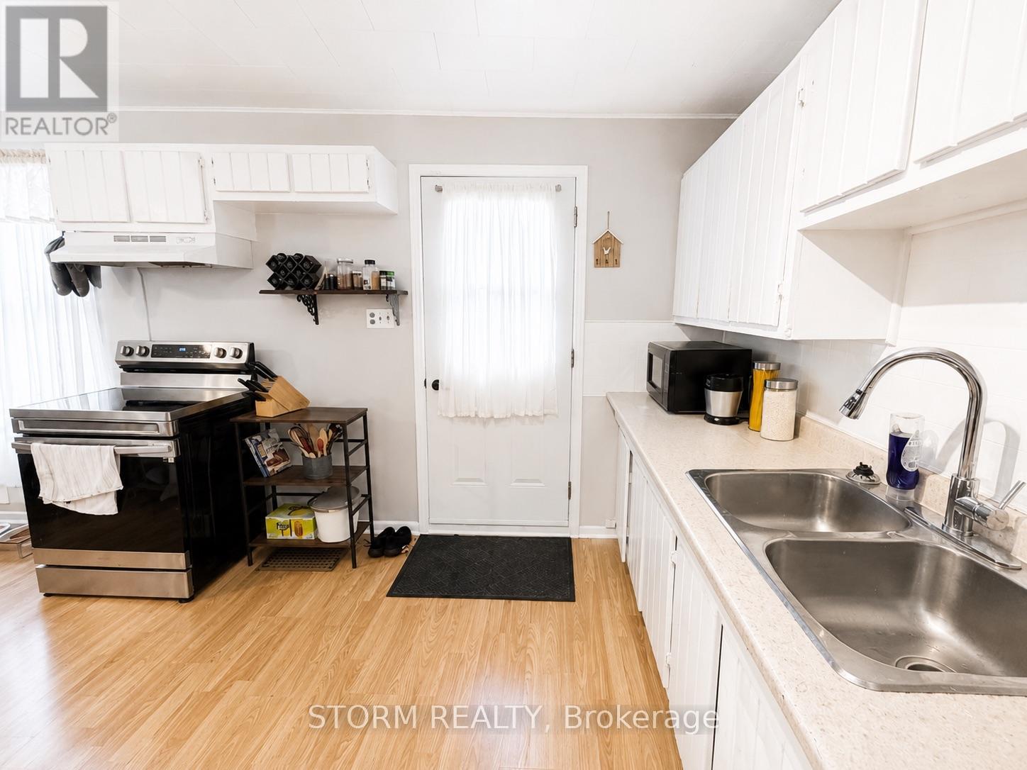 456 4TH STREET W - 14