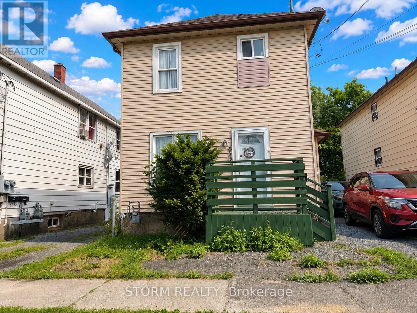 456 4TH STREET W - 4