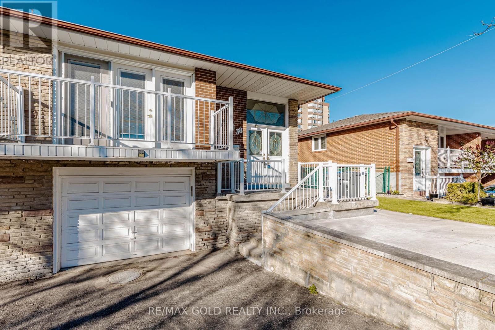 38 ACHILL CRESCENT - 1