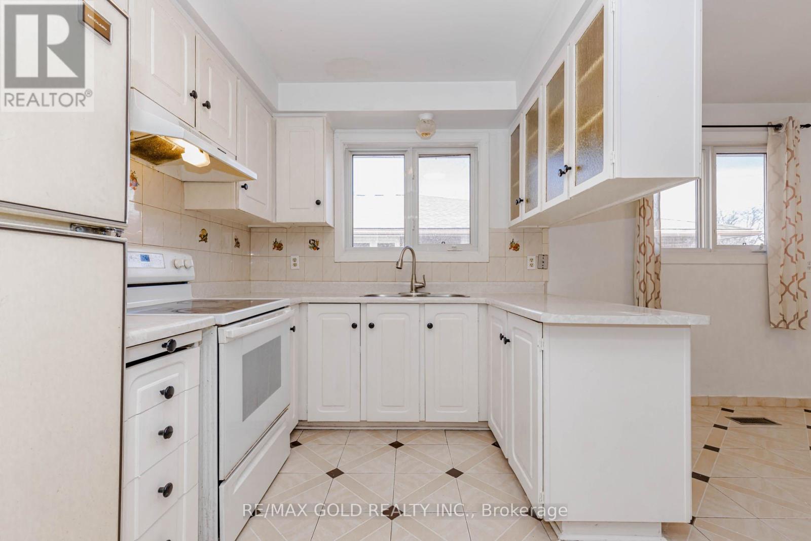 38 ACHILL CRESCENT - 13