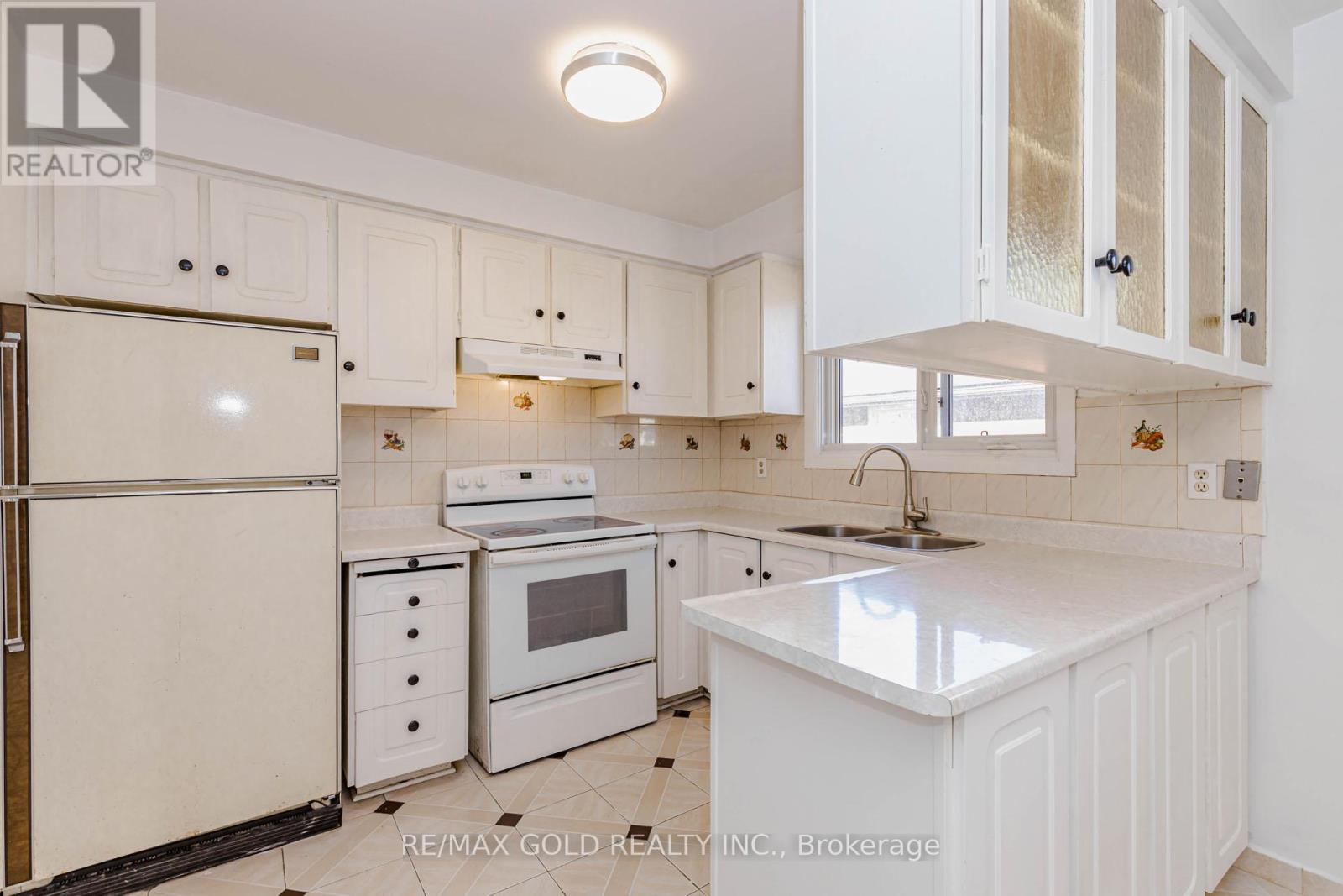 38 ACHILL CRESCENT - 14