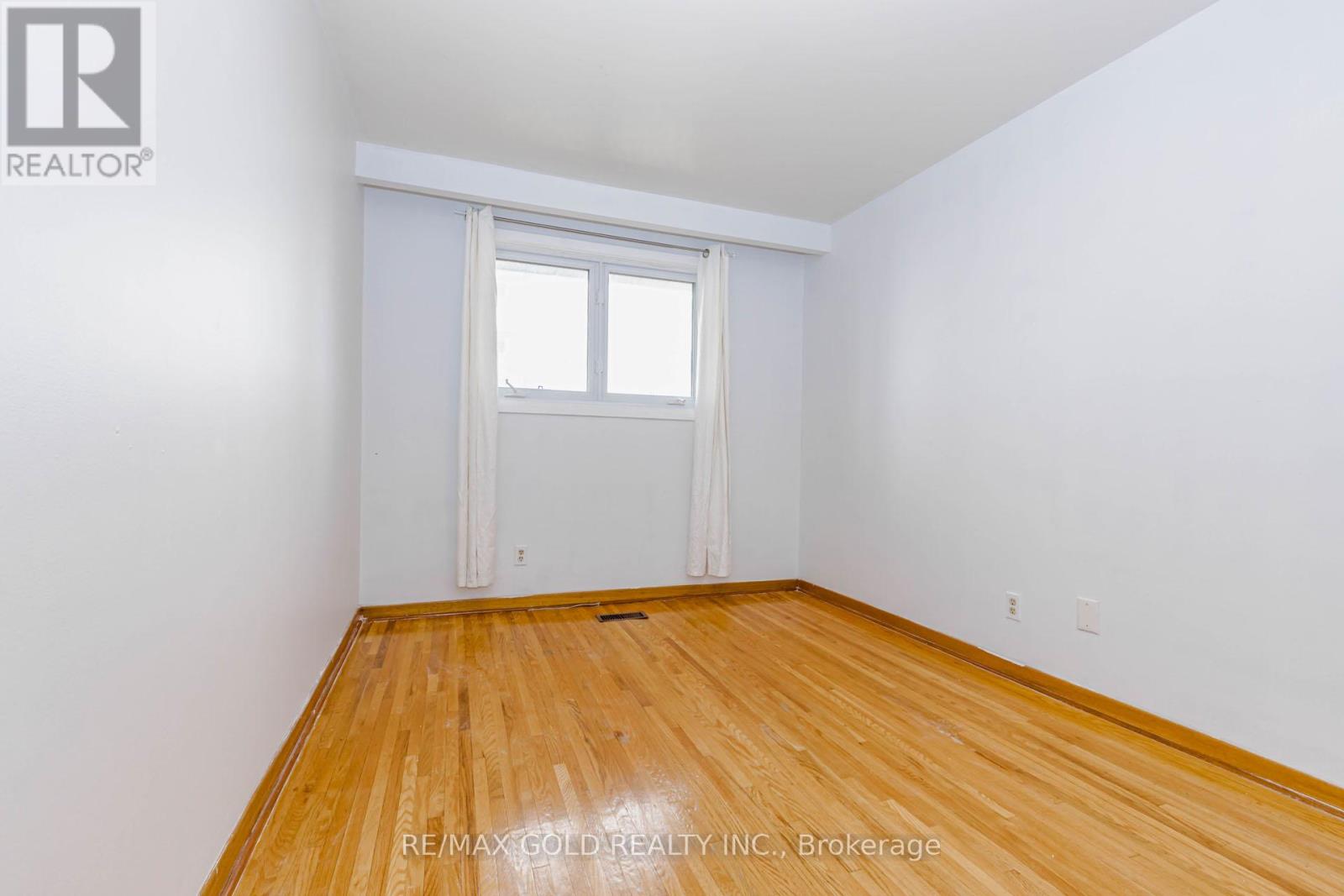 38 ACHILL CRESCENT - 21